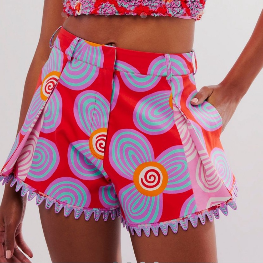 NWT Celia B. LeLe short